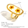 Anillo abierto de acero chapado en oro 18K con flores secas amarillas en resina acrílica - Anillo Abierto de Acrílico con Flores Secas / Dorado