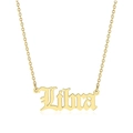 Collier signe balance en acier titane doré avec pendentif lettre gothique sur fond blanc - Balance