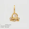 Colgante Libra de acero inoxidable chapado en oro con piedras de circón brillantes - Libra (XP49550) / Dorado
