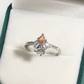 Elegant silver ring with champagne square zircon and flower pearl detail in velvet box - Champagne Square Main Stone with Small Pendant Style (白金色31)
