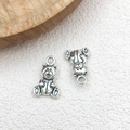 Ciondoli a forma di orso in argento antico per gioielli fai-da-te con dettagli curati - 1 pezzo Orsetto Seduto (10x15.5mm)