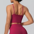 Soutien-gorge de sport couleur baie avec fines bretelles et dos nu pour le yoga - S / Hauts / Carmin
