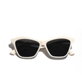 Occhiali da sole cat-eye bianco crema con lenti scure per un look moderno e minimalista - Avorio
