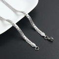 Collana a catena piatta in acciaio inossidabile argento con chiusura a moschettone - 0.5cm x 50cm / Color Acciaio