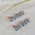 Handgemaakte coffin kunstnagels met barnsteen marmerverloop en gouden reliëfdetails - Extra Klein (XS) / Blauw-grijs verloop met goudbladstijl (133 Coffin)