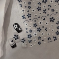 Adesivi per unghie con margherite e cuori, dettagli perle 3D, modello Co-436 su sfondo grigio - Stile Cuore Fiore Bianco e Nero(CO-436)