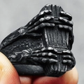 Schwarzer Retro-Punk-Sargring mit Totenkopfhänden in Antik-Optik für Herren - US 7 / Vintage-Farbe (15101)
