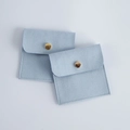 Hellblaue Mikrofaser Schmucktasche, kleine quadratische Samttasche mit Druckknopf für Ringe. - 8x8cm / Hellblau
