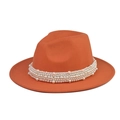 Detalle de sombrero fedora de lana naranja con banda de perlas en el ala ancha - Naranja
