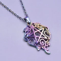 Collier avec pendentif étoile en acier 18K aux couleurs de l'arc-en-ciel sur fond violet - Collier / Arc-en-ciel