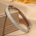 Elegante brazalete de acero de titanio plateado con tres filas de diamantes de imitación - Plateado Estrellado