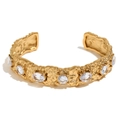 Brazalete de oro de 18K con textura martillada irregular y circonitas blancas - Bangle / Dorado Circonita Blanca