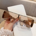 Occhiali da sole Y2K punk rettangolari con lenti sfumate color tè e montatura in metallo oro - Montatura Oro Lente Tè Chiaro