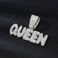 Macro del ciondolo con lettera QUEEN argentata e cristalli pavé in stile hip-hop - Solo ciondolo / Argento