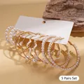 Set van 5 paar gouden oorringen met imitatieparels en gedraaid metaaltextuurontwerp - Gouden Parel (10-delige set)