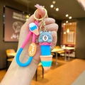 Detail eines süßen Bären-Eiscreme-Schlüsselanhängers mit Silikon-Armband für Taschen - Einziehbares [Katze] Eis