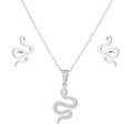 Dettaglio del set di gioielli in acciaio argento con collana a serpente e orecchini a lobo - Serpente / Color Acciaio