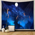 Dettaglio dell'arazzo foresta magica con albero blu luminoso e lanterne rosse - Albero di Fantasia e Lanterne (GT100038) / 73X95CM