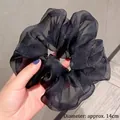 Detalle del coletero grande de organza negra con 14 cm de diámetro y tela plisada - Azul negro