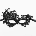 Elegante schwarze Spitzenmaske mit filigranem Ausschnittmuster und Seidenbändern - Schwarzer Phönix Regulär (5706668349851)