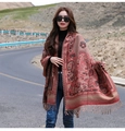 Scialle etnico rosso tipo cashmere con motivi paisley e nappe su strada - 200cm / Rosso Caffè