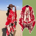 Poncho à capuche en tricot ethnique rouge et beige avec glands et motifs classiques - Couleur 24