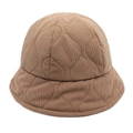 Primer plano del gorro de pana acolchado que muestra costuras de diamante y textura cálida - M (56-58cm) / Café Claro