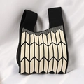Knitted tote bag with black and white geometric arrow pattern and wide handles - Combination Arrow Black Rice