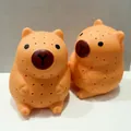 Jouet en silicone Capybara orange avec de petits trous de pulvérisation et un design mignon - Style Capybara Café