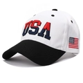 Dettaglio del ricamo USA e della bandiera americana sulla parte laterale del cappello - Regolabile / Bordo Nero + Bianco