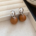 Macro des boucles d'oreilles boules argentées et pendentifs géométriques bois marron - 20# Boule Argent et Perle de Bois (Tige en Argent)