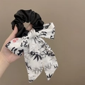 Chouchou vintage avec ruban blanc motif bambou et nœud en satin noir chic - Chouchou Nœud Encre Blanche