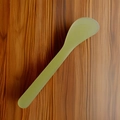 Light green plastic facial mask mixing spatula tool on dark wood background - Pack of 100 / Transparent Yellow