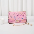 Borsa a tracolla olografica rosa geometrica con catena dorata e chiusura girevole - Rosa