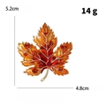 Détails de la broche feuille d'érable indiquant les dimensions 5,2 cm par 4,8 cm et 14g - Feuille d'érable / Orange