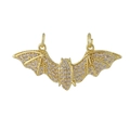 Vue détaillée du pendentif chauve-souris doré avec zircone et deux anneaux de suspension - Chauve-souris Dorée Micro-pave Zircone