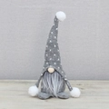 Gnomo di Natale nordico grigio con cappello a maglia su una base di legno - Grigio