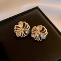 Orecchini a fiore dorati con pietre preziose colorate su scatola di velluto nero - 68# Perno in Argento Sterling 925 - Oro - Borchie a Ventaglio con Gemme Multicolore