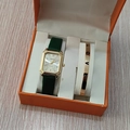 Montre dorée pour femme avec bracelet en cuir vert foncé et gourmette LOVE en coffret - Style 11 (Sans boîte)