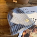 Light grey knit beanie with 1982 California label on a stylish wooden background - M / Gray
