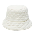 Detail van witte gewatteerde vissershoed met ruitstiksel en gewatteerde katoenen textuur - M / Beige