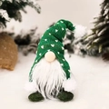 Gnome de Noël avec bonnet en tricot vert et barbe blanche dans un décor de neige - Petit Vert Assis / Vert