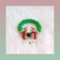 Weihnachts-Haustierhalsband mit grünen Pompons, roter Pailletten-Schleife und Rentiergeweih - Hirschgeweih / S (30cm)