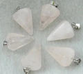 Vue détaillée de six pendentifs hexagonaux en cristal de quartz rose naturel - Pendentif Seul (Sans Chaîne) (Quartz Rose) / Quartz rose