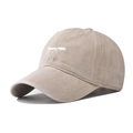 Primer plano del bordado de zorro blanco en gorra de algodón lavado con estilo vintage - Ajustable / Zorro Beige