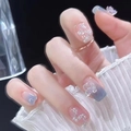 Blau-rosa Farbverlauf Press-on-Nägel mit 3D-Schmetterlingen und eleganten Perlen - Z602 Eis Transparent Künstliche Perle Blauer Schmetterling