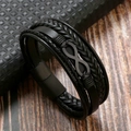Détail d'un bracelet multicouche en cuir tressé avec un symbole infini noir mat - Noir + Noir Mat
