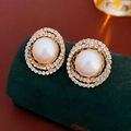 Elegantes pendientes de plata bañados en oro con perlas redondas y doble halo de diamante - Estilo de Perla y Diamantes de Imitación Oro y Blanco (Pin de Plata S925)