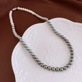 French retro necklace with two-tone white and dark grey pearls on a white relief plate - 13# Necklace-Grey-Patchwork 6mm