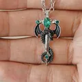 Collier épée dragon gothique avec pierres précieuses vert émeraude et finition argent noir - Pierre gemme synthétique verte avec chaîne en O en alliage (femme)